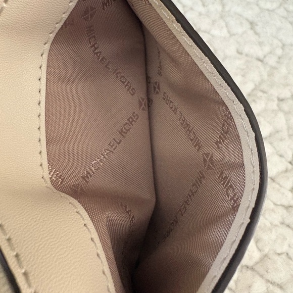 Michael Kors Croc-Embossed Jet Set Travel Medium Card Holder- Light Cream - Picture 5 of 8